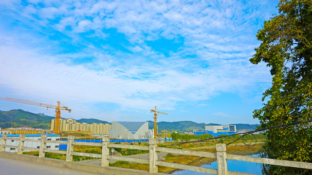城關(guān)街區(qū)藍(lán)天