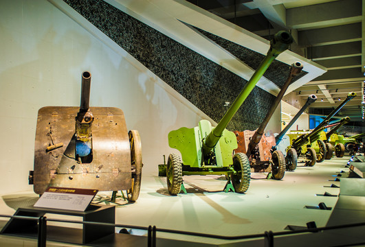 军事博物馆武器展示野炮加农炮