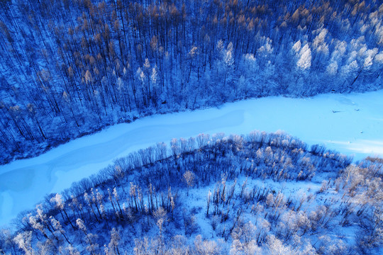 航拍雪域冰河雾凇