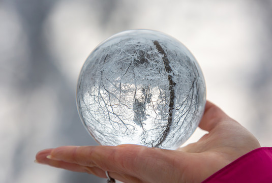 水晶球里的雪景