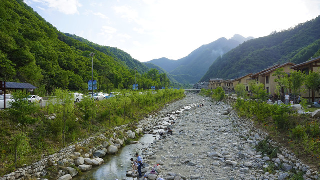 秦岭终南山寨三