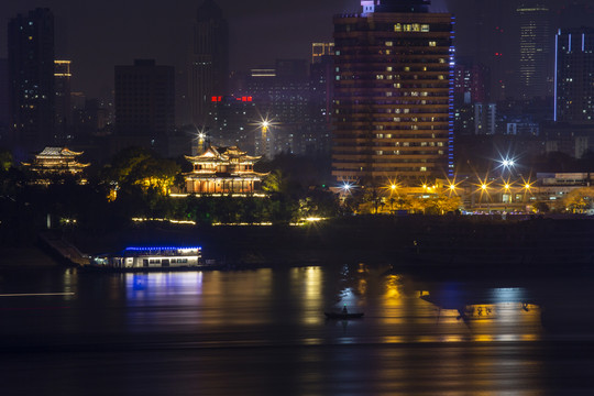 湖北武汉晴川阁江岸夜景