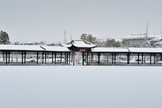 长廊雪景