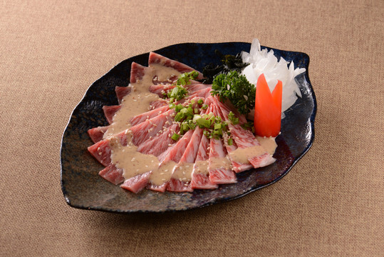 日式生拌牛肉