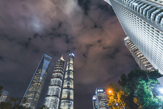 上海浦东摩天楼夜景仰拍