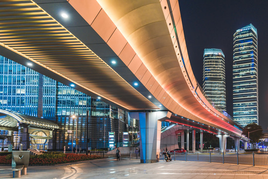 上海陆家嘴金融中心街道夜景