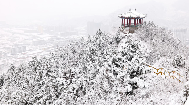 雪中的北山亭