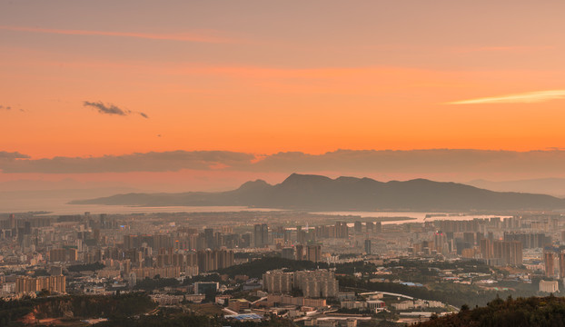 远眺昆明城市全景风光