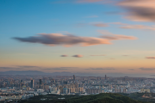 远眺昆明城市全景风光