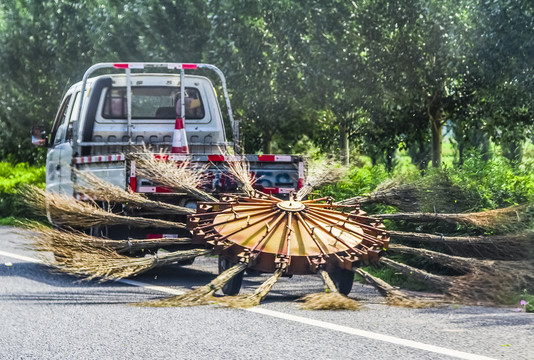 自动扫地车