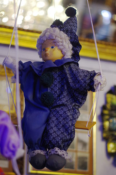 古董店里的木偶娃娃