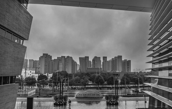 阴雨罩苏城