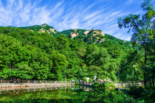 千山无量观东阁天上天山峰与明潭