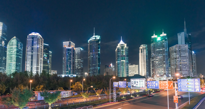 上海浦东建筑群夜景天际线