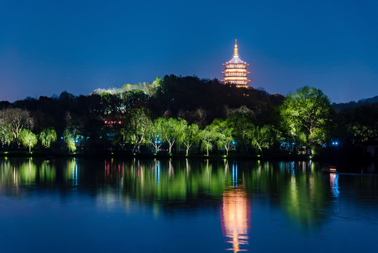 杭州西湖景区雷峰塔夜景