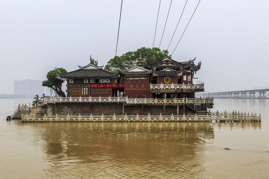 水上寺庙金山寺