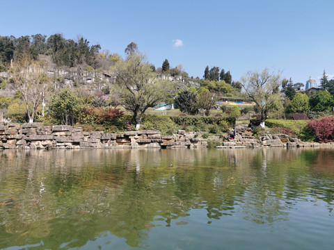 假山池水景观