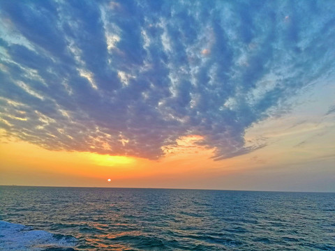 海上日出