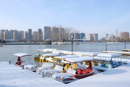 公园雪景