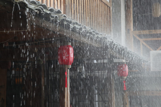 屋檐雨