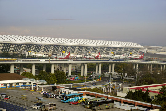 上海浦东机场停机坪和停车场