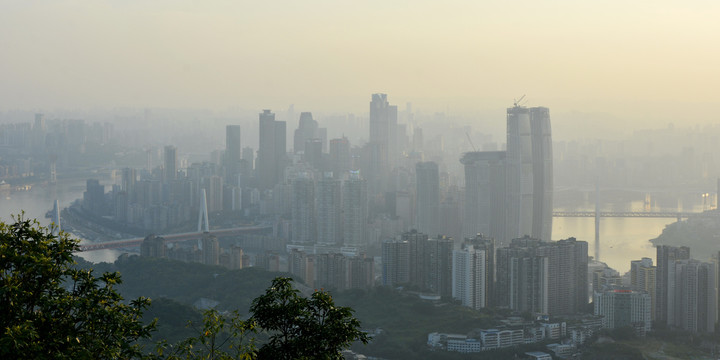 雾中渝中半岛