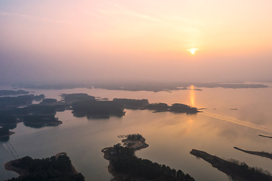 金波粼粼南湾湖