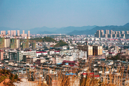 山城远山俯瞰城市