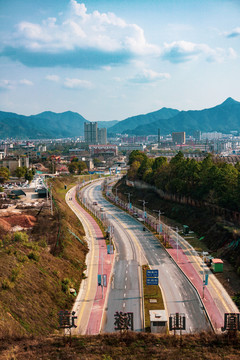 山城高山俯瞰城市