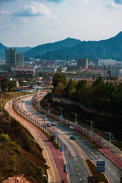 山城高山俯瞰城市