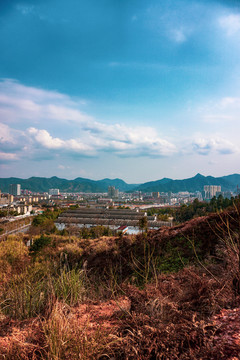 山城高山俯瞰城市