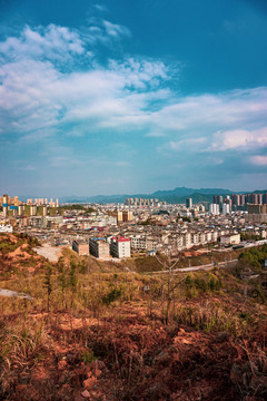 山城高山俯瞰城市