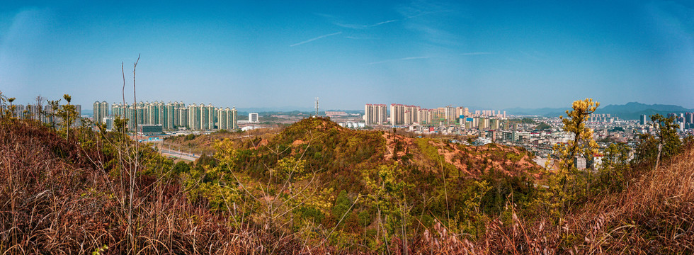 山城山坡俯瞰城市全景高清图