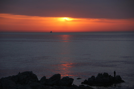 海上日出