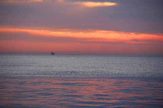 海上日出