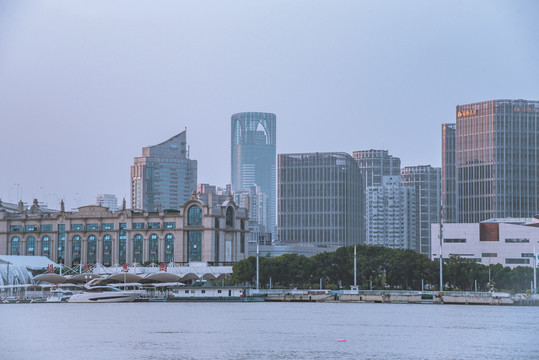 上海傍晚滨江夜景风光