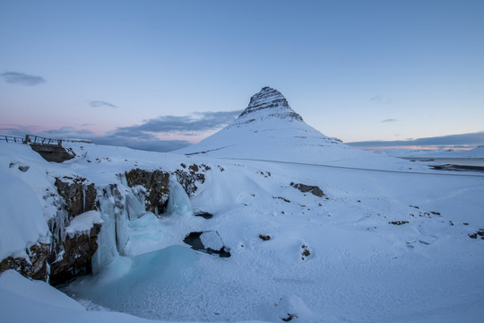 冰岛草帽山冬天美景