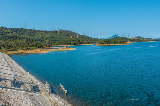 水库堤坝