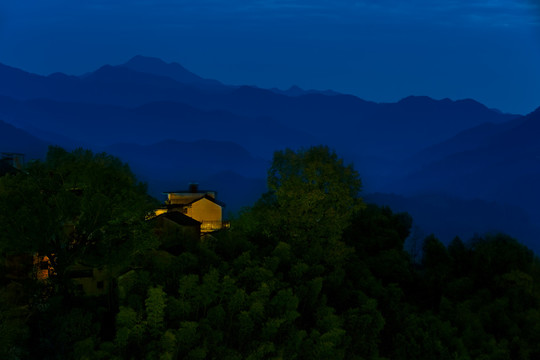 坡山村夜色