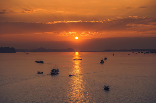 海上桂林夕阳红