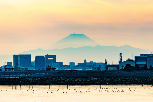 落日前的富士山