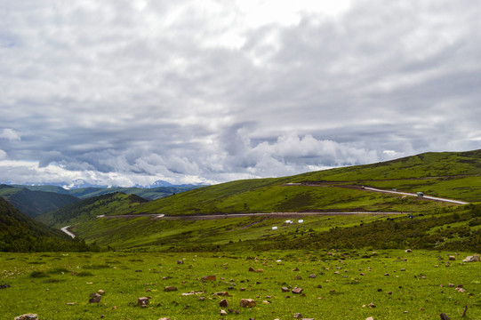 西藏高原草原公路