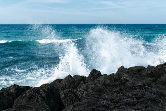 涠洲岛海浪礁石