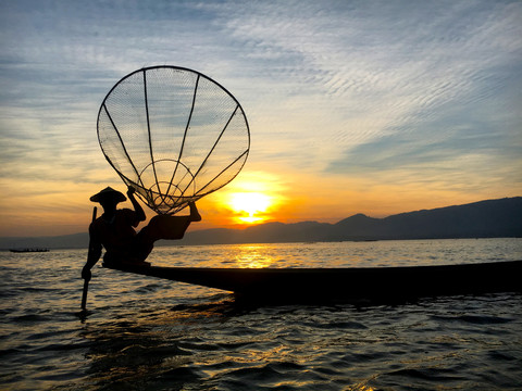 缅甸茵莱湖旅游日落