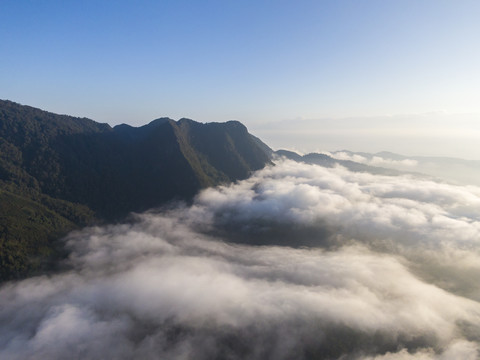 山里的平流雾