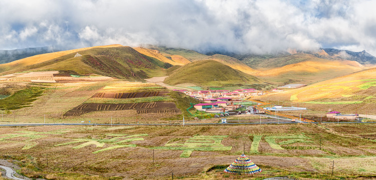 卓尼县红山口景观