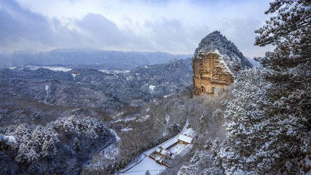 麦积山石窟雪景