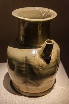 长沙窑青釉褐彩瓷壶