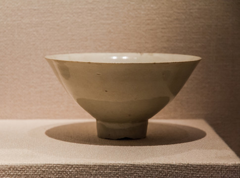 宋代青釉瓷碗
