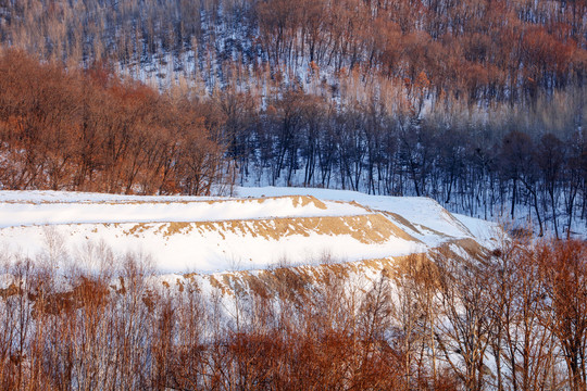 坝上雪景